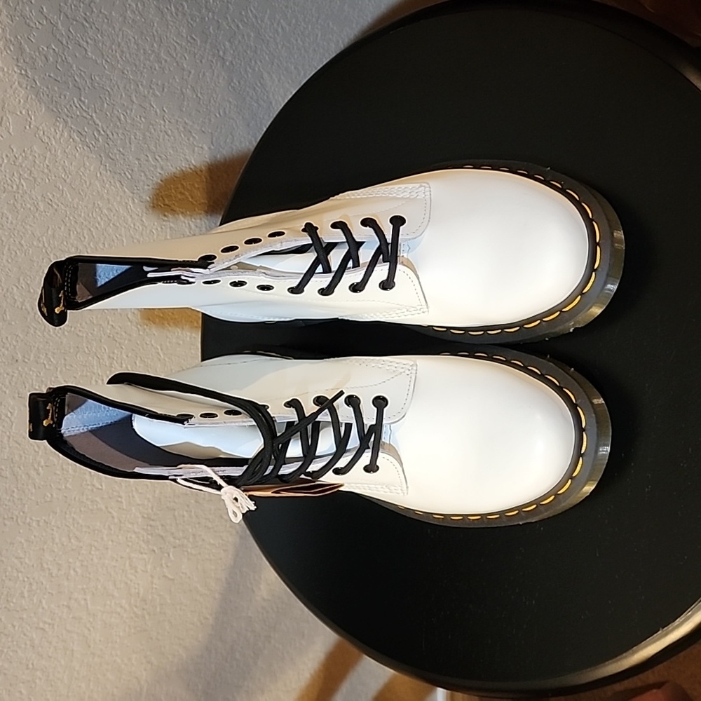 NEW 1460 Smooth White Leather Boots, Dr. Martens Unisex Ladies 9/Men's 8 - Picture 3 of 13
